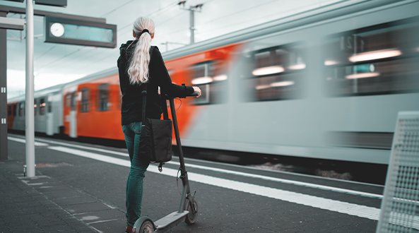 Patinete eléctrico en el transporte público